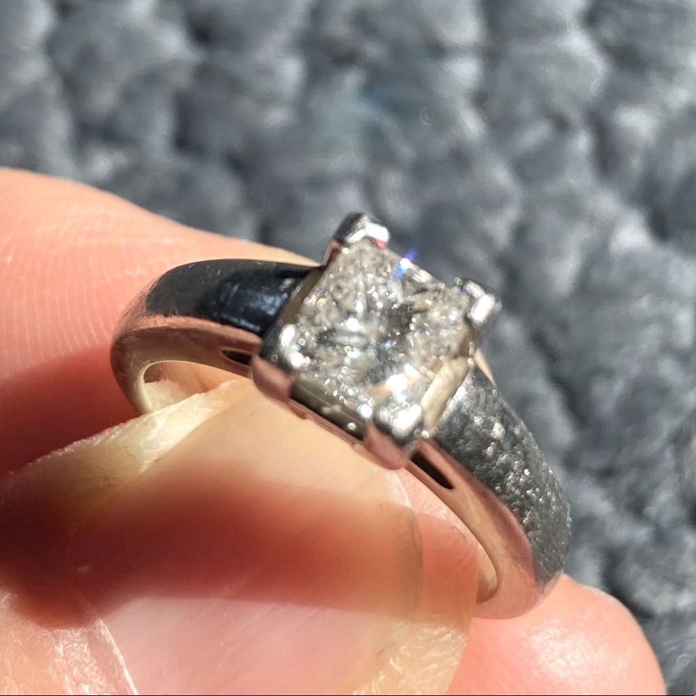 Princess diamond engagement ring